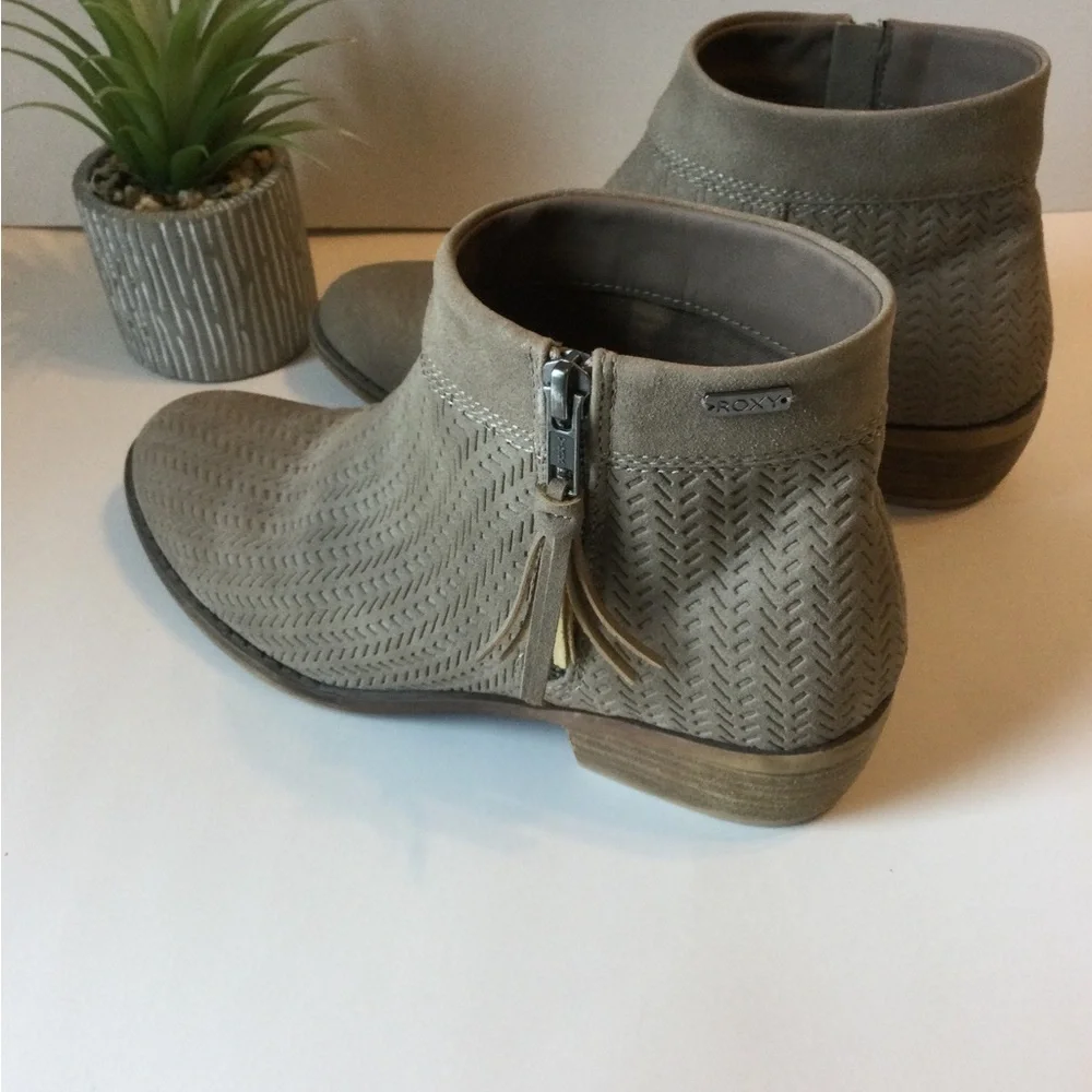 Roxy Light Brown Suede Chic Ankle Bootie Boots with Zipper Tassel Size 7